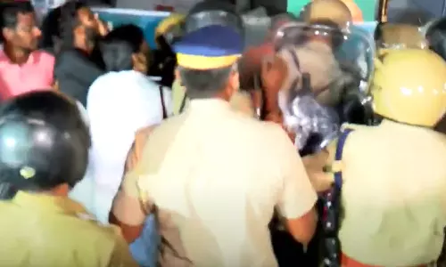 Clash in KSUs Raj Bhavan march