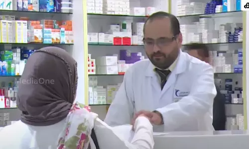 Expatriate medicine, fees,  government health centers,  Kuwait