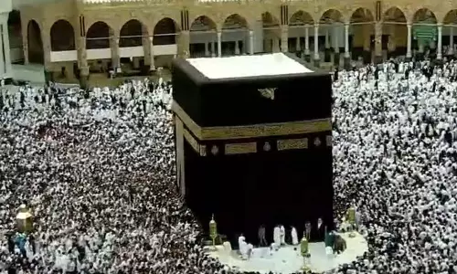 റമദാനിലെ ആദ്യ ജുമുഅ നമസ്കാരം; മക്ക-മദീന ഹറമുകളിലേക്കെത്തിയത് ലക്ഷക്കണക്കിന് വിശ്വാസികള്‍