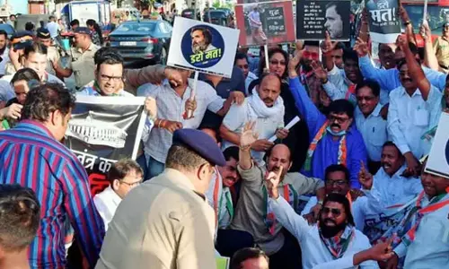 കോണ്‍ഗ്രസിന്‍റെ രാജ്ഘട്ടിലെ സത്യഗ്രഹത്തിന് അനുമതി നിഷേധിച്ച് ഡല്‍ഹി പൊലീസ്