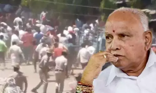 BS Yediyurappas home attacked, protesters lathicharged by cops, over reservation row in Shivamogga ,Banjara community,യെദ്യൂരപ്പയുടെ വീടിന് നേരെ കല്ലേറ്
