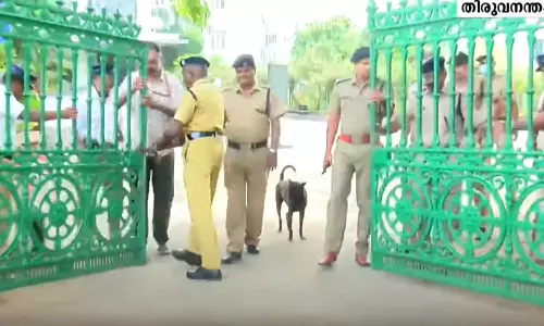 മൂന്ന് വർഷം അടച്ചുപൂട്ടിയ സെക്രട്ടറിയേറ്റിലെ സമരഗേറ്റ് തുറന്ന് സർക്കാർ മൂന്ന് വർഷം അടച്ചുപൂട്ടിയ സെക്രട്ടറിയേറ്റിലെ സമരഗേറ്റ് തുറന്ന് സർക്കാർ