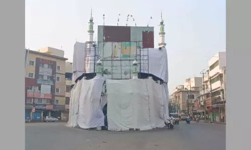 Siddiamber Bazar mosque coverd by cloth
