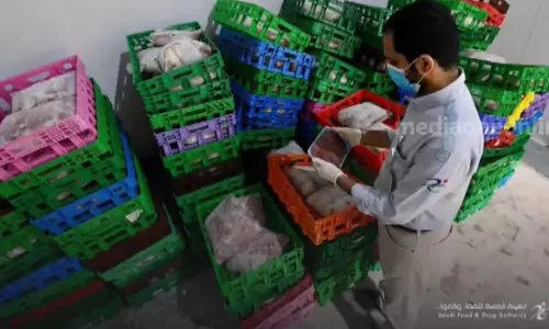 റിയാദിൽ അഞ്ച് ടണ്ണോളം പഴകിയ കോഴിയിറച്ചി പിടികൂടി