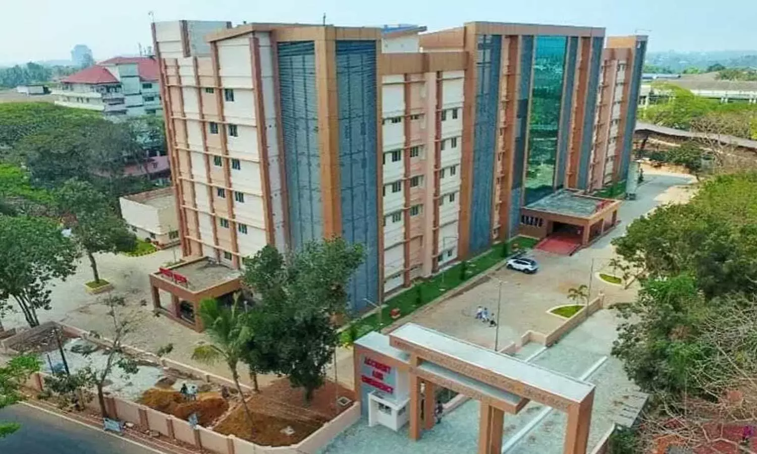 Kozhikode Medical College, Kozhikode Medical Colleges emergency department is understaffed,കോഴിക്കോട് മെഡിക്കൽ കോളജിലെ അത്യാഹിത വിഭാഗത്തിൽ മതിയായ ജീവനക്കാരില്ല,latest malayalam news Kozhikode Medical College, Kozhikode Medical Colleges emergency department is understaffed,കോഴിക്കോട് മെഡിക്കൽ കോളജിലെ അത്യാഹിത വിഭാഗത്തിൽ മതിയായ ജീവനക്കാരില്ല,latest malayalam news