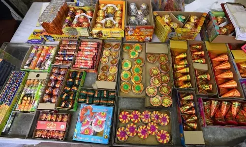 Kozhikode,  firecrackers, illegal