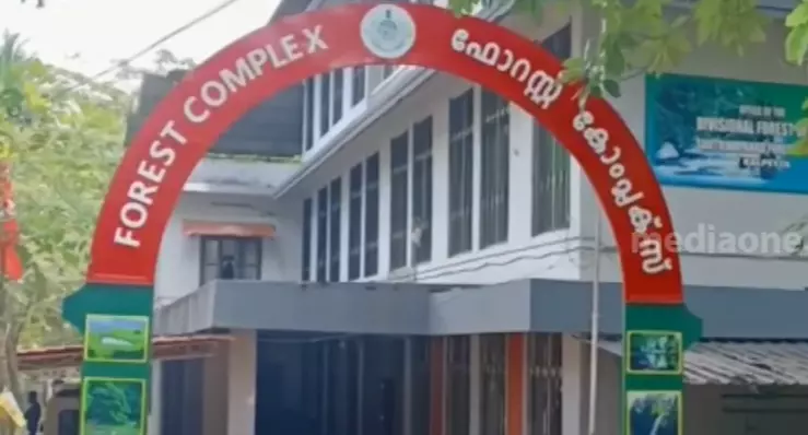 Wildlife Harassment: Villagers protest against Forest Department officials,latest newsവന്യജീവി ശല്യം: വനംവകുപ്പ് ഉദ്യോഗസ്ഥരെ തടഞ്ഞ് നാട്ടകാരുടെ പ്രതിഷേധം