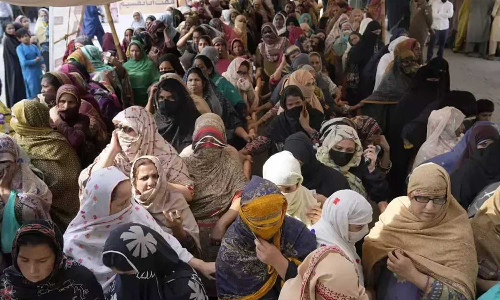 stampededuringfreeRamadanfooddistributioninPakistan, stampededuringfreefooddistributioninKarachi, Pakistaneconomiccrisis