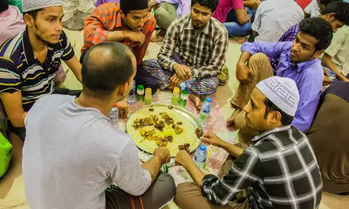 ഖത്തറില്‍ ഇഫ്താര്‍ ടെന്‍റുകള്‍ സജീവമായി