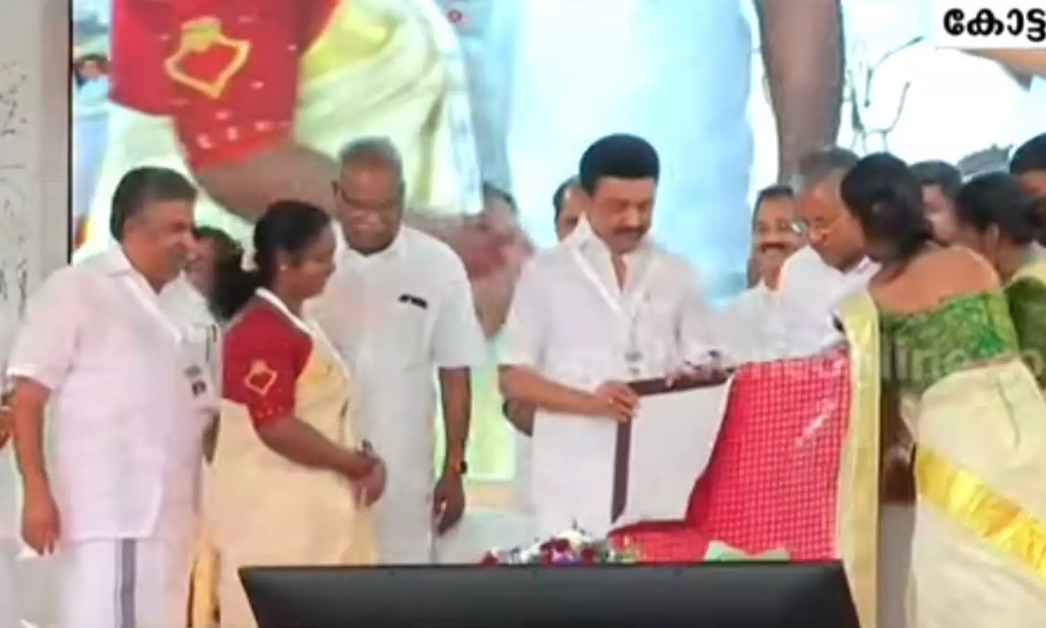 Vaikom Satyagraha centenary celebration,CPI agaist LDF, CK Asha MLA,വൈക്കം സത്യഗ്രഹ ശതാബ്ദി ആഘോഷം: പോസ്റ്ററിൽ സി.കെ ആശ എംഎൽഎയുടെ പടം വെക്കാത്തത് പിആർഡിയുടെ വീഴ്ചയെന്ന് സി.പി.ഐ; പരാതിയില്ലെന്ന് എംഎൽഎ,latest malayalam newsVaikom Satyagraha centenary celebration:
