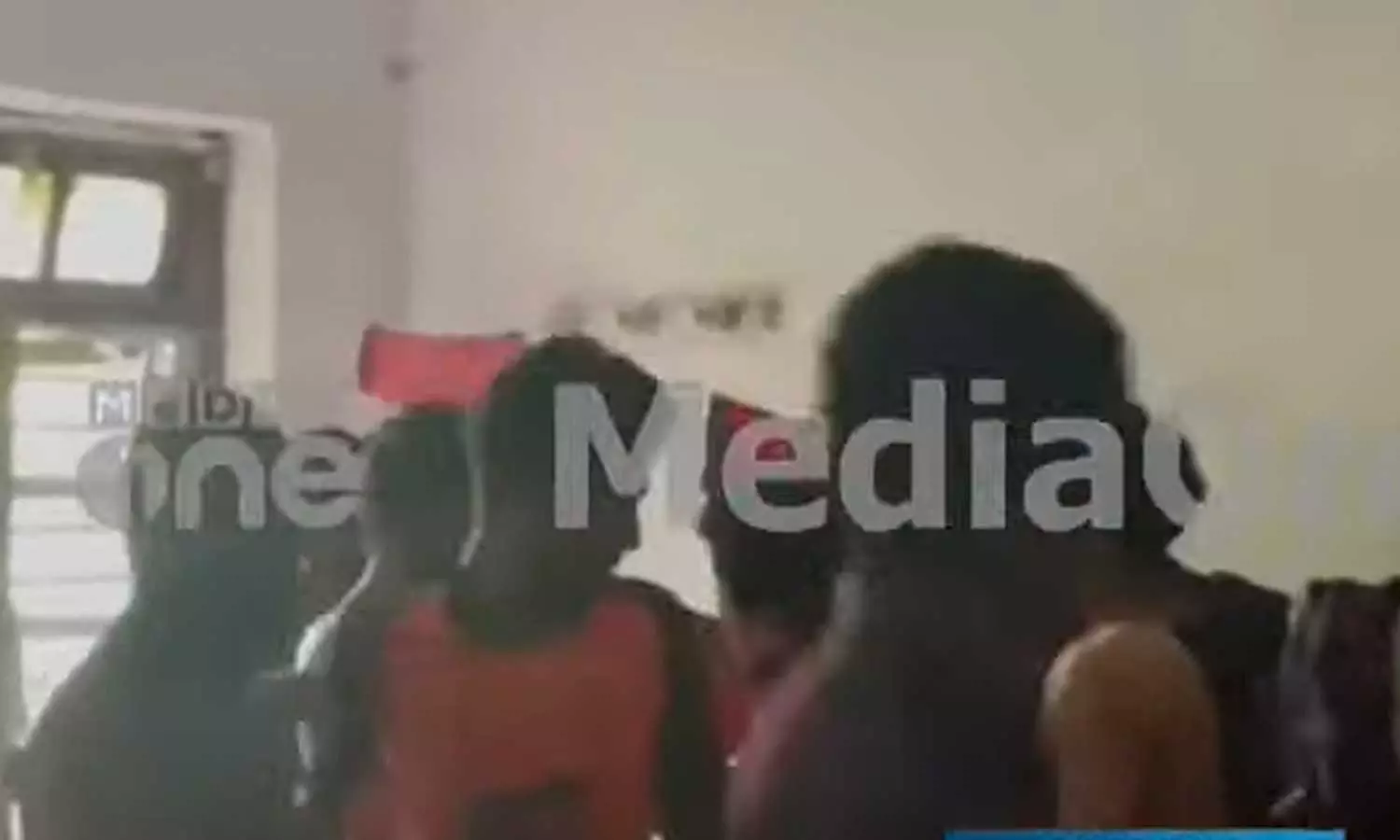 SFI-KSU clash at Maharajas College Hostel