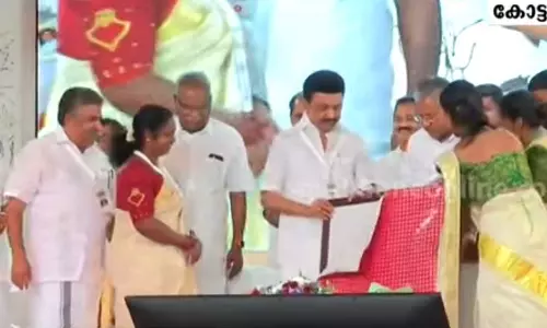 Vaikom Satyagraha centenary celebration,CPI agaist LDF, CK Asha MLA,വൈക്കം സത്യഗ്രഹ ശതാബ്ദി ആഘോഷം: പോസ്റ്ററിൽ സി.കെ ആശ എംഎൽഎയുടെ പടം വെക്കാത്തത് പിആർഡിയുടെ വീഴ്ചയെന്ന് സി.പി.ഐ; പരാതിയില്ലെന്ന് എംഎൽഎ,latest malayalam newsVaikom Satyagraha centenary celebration: