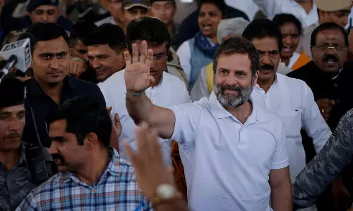 The Congress alleges illegal arrest of leaders in gujarat to prevent them from going to Surat when Rahul arrived