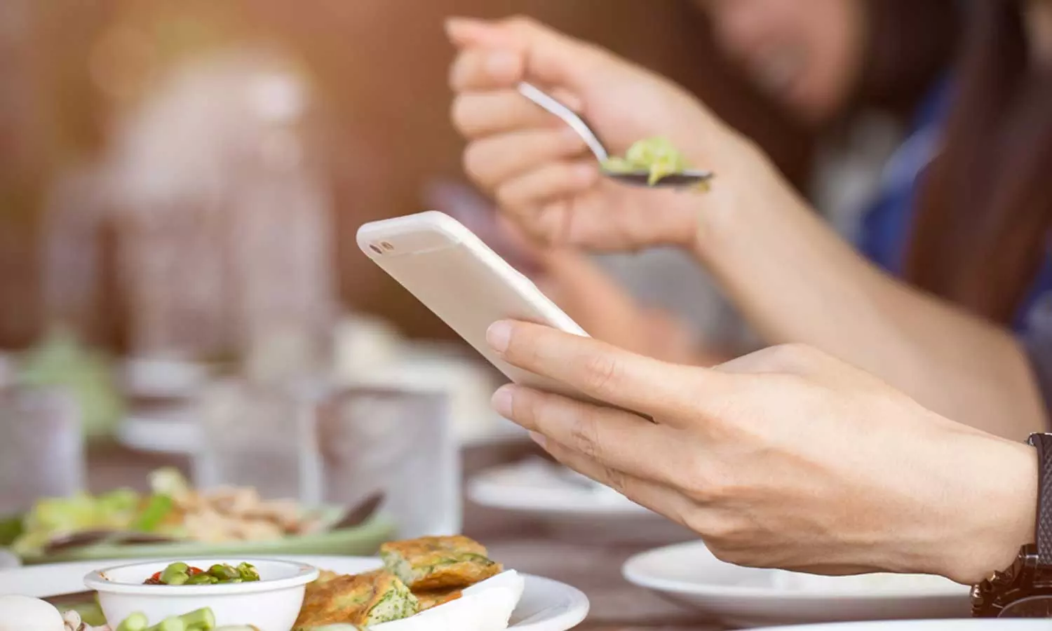 Japanese Restaurant Bans Customers From Using Smartphones ,Bans Smartphones ,BansUsing Smartphones While Dining ,തീൻമേശയിൽ ഇനി സ്മാർട്ട് ഫോൺ വേണ്ട; ഭക്ഷണം കഴിക്കുമ്പോൾ ഫോൺ വിലക്കി റെസ്റ്റോറന്റ്,latest malayalam news,സ്മാർട്ട് ഫോൺ വേണ്ട, Japanese Restaurant Bans Customers From Using Smartphones ,Bans Smartphones ,BansUsing Smartphones While Dining ,തീൻമേശയിൽ ഇനി സ്മാർട്ട് ഫോൺ വേണ്ട; ഭക്ഷണം കഴിക്കുമ്പോൾ ഫോൺ വിലക്കി റെസ്റ്റോറന്റ്,latest malayalam news,സ്മാർട്ട് ഫോൺ വേണ്ട,