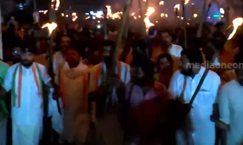 youth congress raj bhavan night march solidarity to rahul gandhi