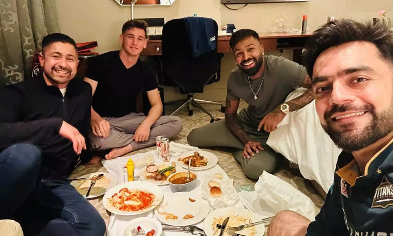 RashidKhanhavingSehriwithHardikPandya