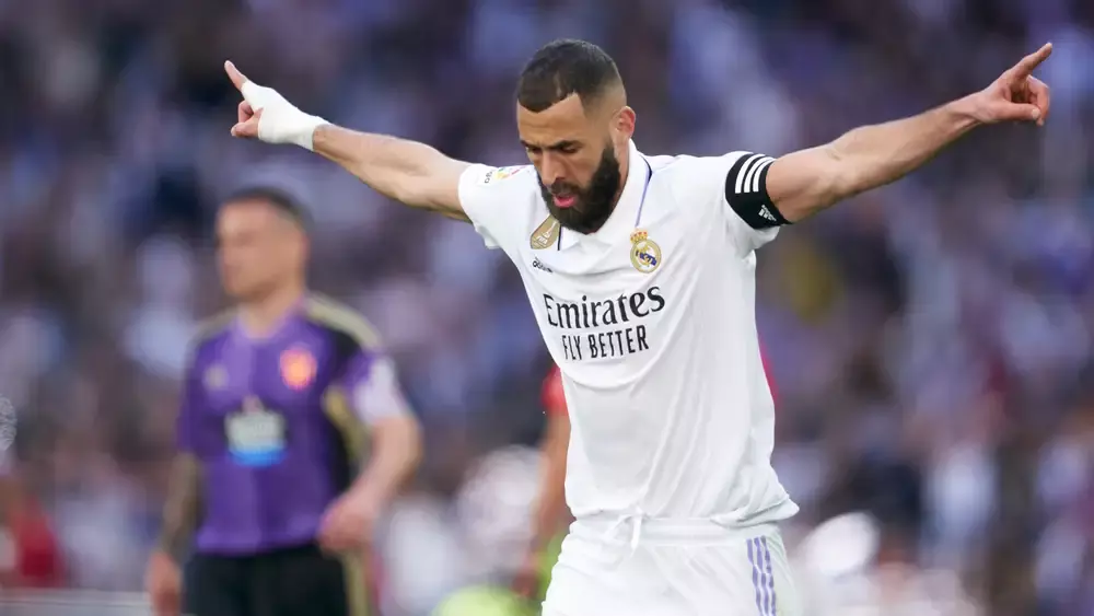 ഞങ്ങളുടെ തലമുറയിലെ ഏറ്റവും മികച്ച ഒമ്പതാം നമ്പർ കളിക്കാരൻ : മുൻ സഹതാരം കരീം ബെൻസേമക്ക് മെസ്യൂട്ട് ഓസിലിന്റെ അഭിനന്ദനങ്ങൾ