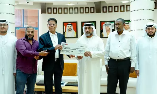 യു.എ.ഇയുടെ ബില്യൺ മീൽസ് പദ്ധതിയിലേക്ക് ലക്ഷം ദിർഹം സംഭാവന നൽകി കെ.വി.ആർ കുഞ്ഞിരാമൻ നായർ