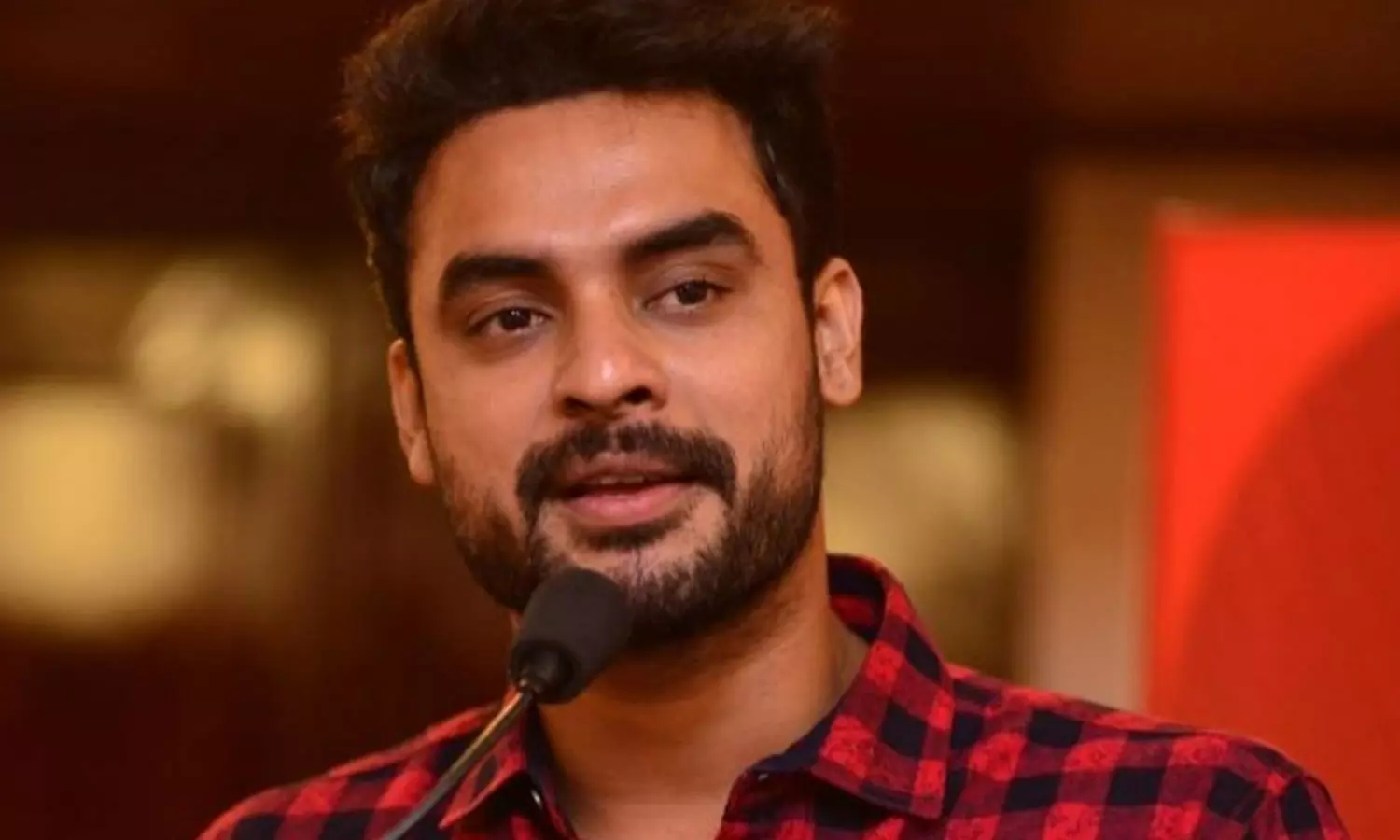 പ്രളയം സ്റ്റാർ എന്ന വിളി ഏറെ വേദനിപ്പിച്ചു, എന്ത് തെറ്റാണ് ചെയ്തതെന്ന് ഇപ്പോഴുമറിയില്ല: ടൊവിനോ പ്രളയം സ്റ്റാർ എന്ന വിളി ഏറെ വേദനിപ്പിച്ചു, എന്ത് തെറ്റാണ് ചെയ്തതെന്ന് ഇപ്പോഴുമറിയില്ല: ടൊവിനോ