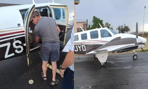 ഇടുപ്പിൽ തണുപ്പനുഭവപ്പെട്ടു; നോക്കുമ്പോൾ മൂർഖൻ - വിമാനം അടിയന്തരമായി നിലത്തിറക്കി പൈലറ്റ്