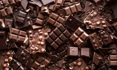 Womanendslifeafterhusbandrefusedtobuyherchocolate, youngwomencommittedsuicideoverchocolate, argumentwithhusbandoverchocolate