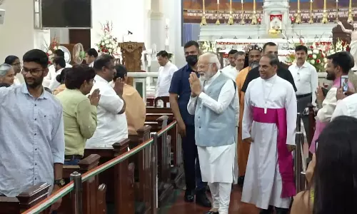 ഈസ്റ്റർ ദിനത്തിൽ സേക്രഡ് ഹാർട്ട് പള്ളി സന്ദര്ശിച്ച് പ്രധാനമന്ത്രി; പ്രാർഥനയിൽ പങ്കെടുത്തു ഈസ്റ്റർ ദിനത്തിൽ സേക്രഡ് ഹാർട്ട് പള്ളി സന്ദര്ശിച്ച് പ്രധാനമന്ത്രി; പ്രാർഥനയിൽ പങ്കെടുത്തു