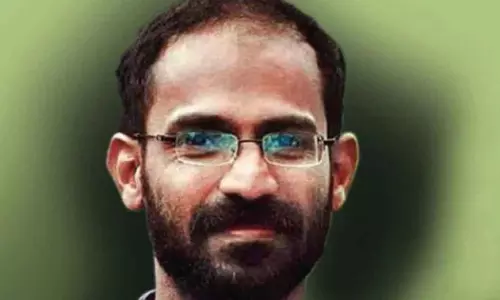 Mukundan C. Menon Suhrid Sanghs first award to Siddique Kappan