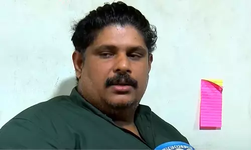 thiruvananthapuram,business man  bank account was frozen after  money arrived from Gujarat,ഗുജറാത്തിൽ നിന്ന് പണം എത്തിയതിന് പിന്നാലെ ബാങ്ക് അക്കൗണ്ട് മരവിപ്പിച്ചു,breaking news malayalam