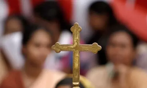 ആദ്യം നിന്നെപ്പോലെ നിന്റെ ചർച്ചിലുള്ളവരെയെങ്കിലും സ്നേഹിക്കുക, എന്നിട്ടാവാം ക്രിസ്ത്യാനിയുടെ മൊത്തം ഉത്തരവാദിത്തം... ആദ്യം നിന്നെപ്പോലെ നിന്റെ ചർച്ചിലുള്ളവരെയെങ്കിലും സ്നേഹിക്കുക, എന്നിട്ടാവാം ക്രിസ്ത്യാനിയുടെ മൊത്തം ഉത്തരവാദിത്തം...