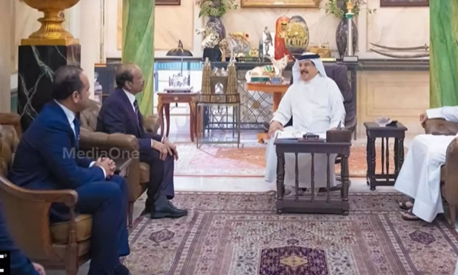 എം.എ.യൂസഫലിയെ ഹമദ് രാജാവ് സ്വീകരിച്ചു