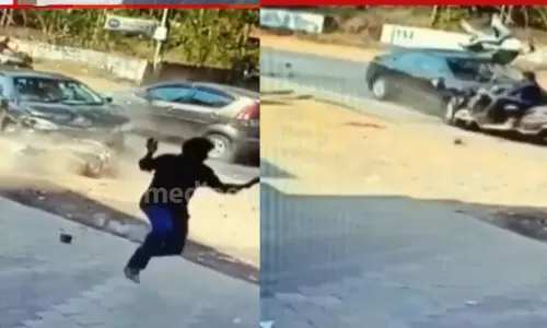 Accident in Valanchery Kavumpuram after car hits scooter and bike