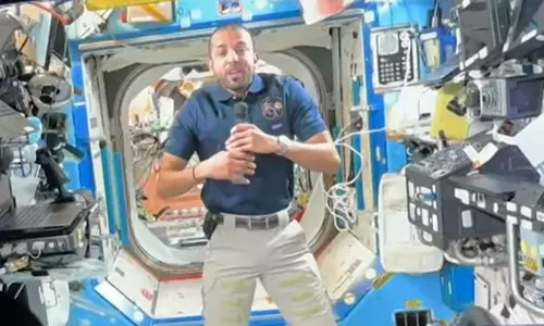 ബഹിരാകാശത്ത് നിന്നൊരു വാർത്താസമ്മേളനം; മാധ്യമപ്രവർത്തകരോട് സംവദിച്ച് സുൽത്താൻ അൽ നിയാദി