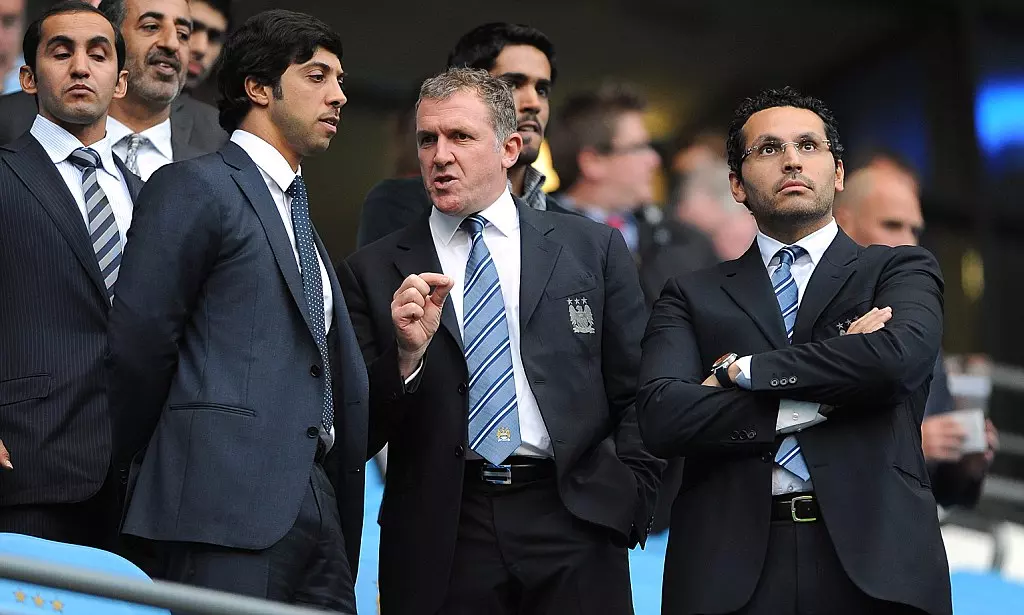 ഷെയ്ഖ് മൻസൂർ ബിൻ സായിദ് അൽ നഹ്യാൻ, ഗാരി കുക്ക് ഷെയ്ഖ് മൻസൂർ ബിൻ സായിദ് അൽ നഹ്യാൻ, ഗാരി കുക്ക്