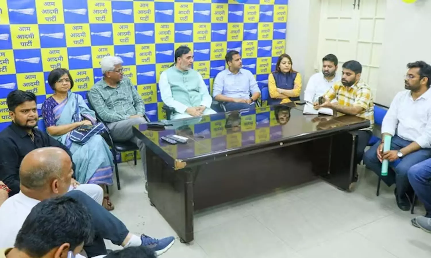 അരവിന്ദ് കെജരിവാളിന്റെ ചോദ്യം ചെയ്യൽ പുരോഗമിക്കുന്നു; ഡൽഹിയിൽ ആംആദ്മി പാർട്ടിയുടെ അടിയന്തര നേതൃയോഗം അരവിന്ദ് കെജരിവാളിന്റെ ചോദ്യം ചെയ്യൽ പുരോഗമിക്കുന്നു; ഡൽഹിയിൽ ആംആദ്മി പാർട്ടിയുടെ അടിയന്തര നേതൃയോഗം