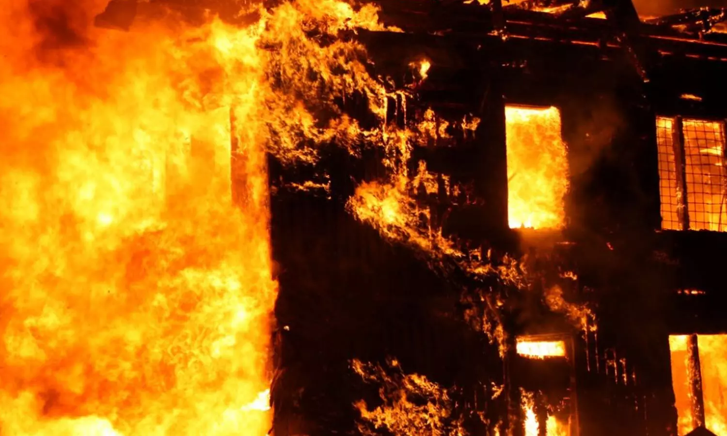 ദുബൈയിൽ തീപിടിത്തം: 16 മരണം, മരിച്ചവരിൽ മലയാളി ദമ്പതികളും ദുബൈയിൽ തീപിടിത്തം: 16 മരണം, മരിച്ചവരിൽ മലയാളി ദമ്പതികളും