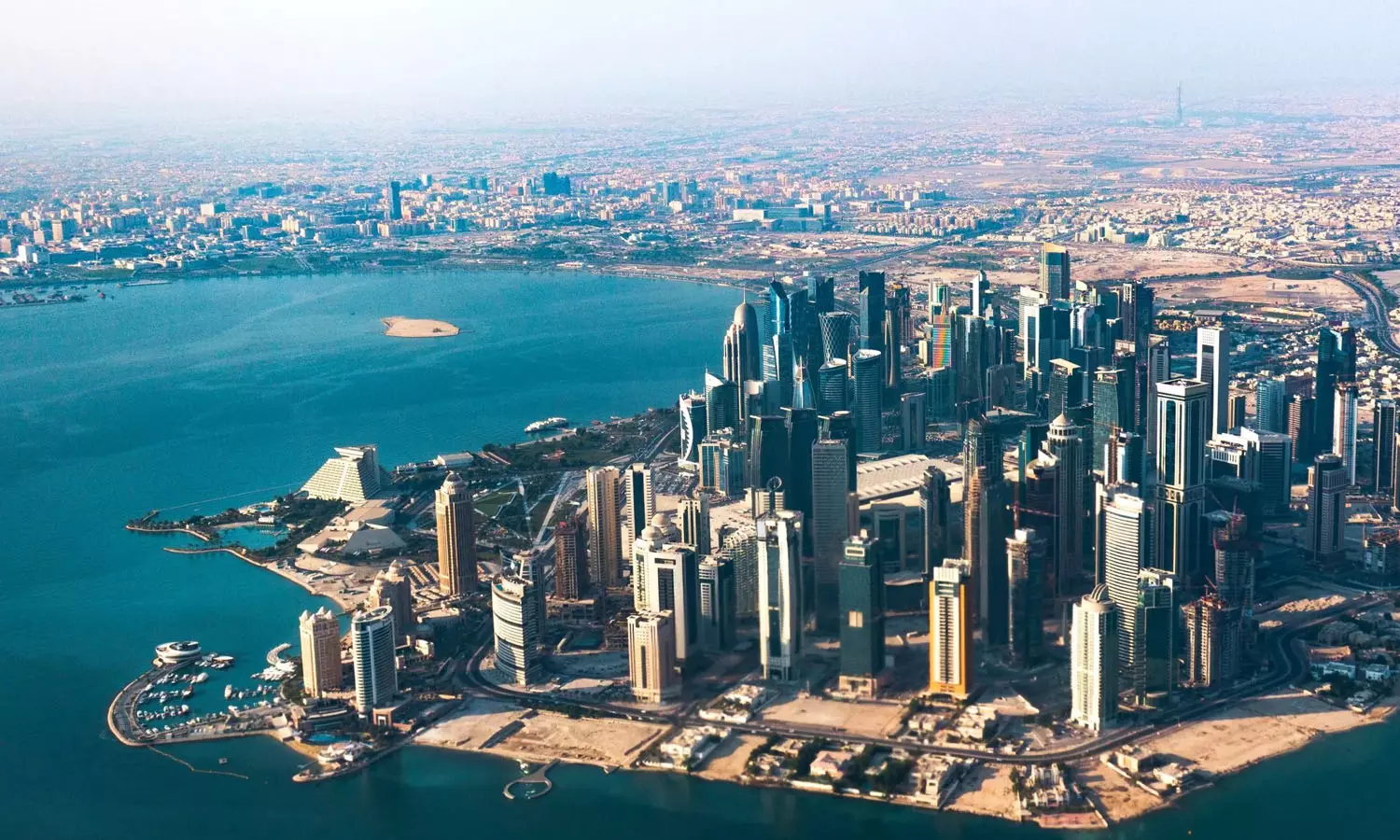 ഖത്തർ വിസാ സെന്ററുകൾ വഴി സന്ദർശക വിസാ സേവനങ്ങളും