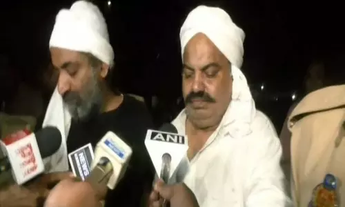 latest national news,‘Nahi le gaye to nahi gaye’ were Atiq’s last words,Atiq and Ashraf were speaking to the media,കൊല്ലപ്പെടുന്നതിന് മുമ്പ്‌ അതീഖ് അഹമ്മദിന്റെ അവസാനവാക്കുകൾ