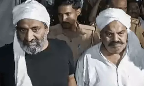 BJP Workers celebrate Atiq murder UP