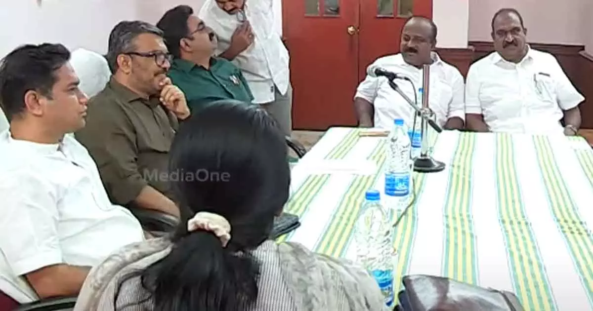 ബ്രഹ്മപുരത്ത് സംസ്കരിക്കുക കോര്‍പറേഷനിലെ മാലിന്യം മാത്രം; കൊച്ചിയില്‍ ഉന്നതതല യോഗം