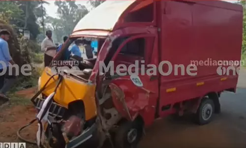 pedestrians, hit by a vehicle,  Muvattupuzha, parcel vehicle, latest malayalam news,