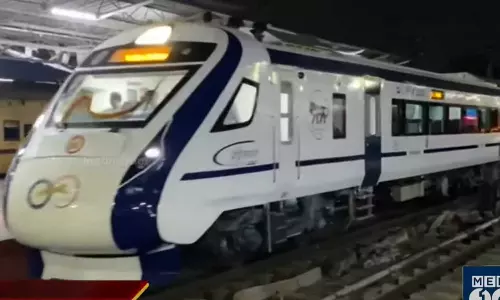 Vande bharat train completes trial run,kerala,പരീക്ഷണ ഓട്ടം പൂർത്തിയാക്കി വന്ദേഭാരത് ട്രെയിൻ,breaking news malayalam,ബ്രേക്കിങ് ന്യൂസ് മലയാളം,വന്ദേഭാരത് ട്രെയിന്‍,തിരുവനന്തപുരം-കണ്ണൂര്‍ വന്ദേഭാരത്,
