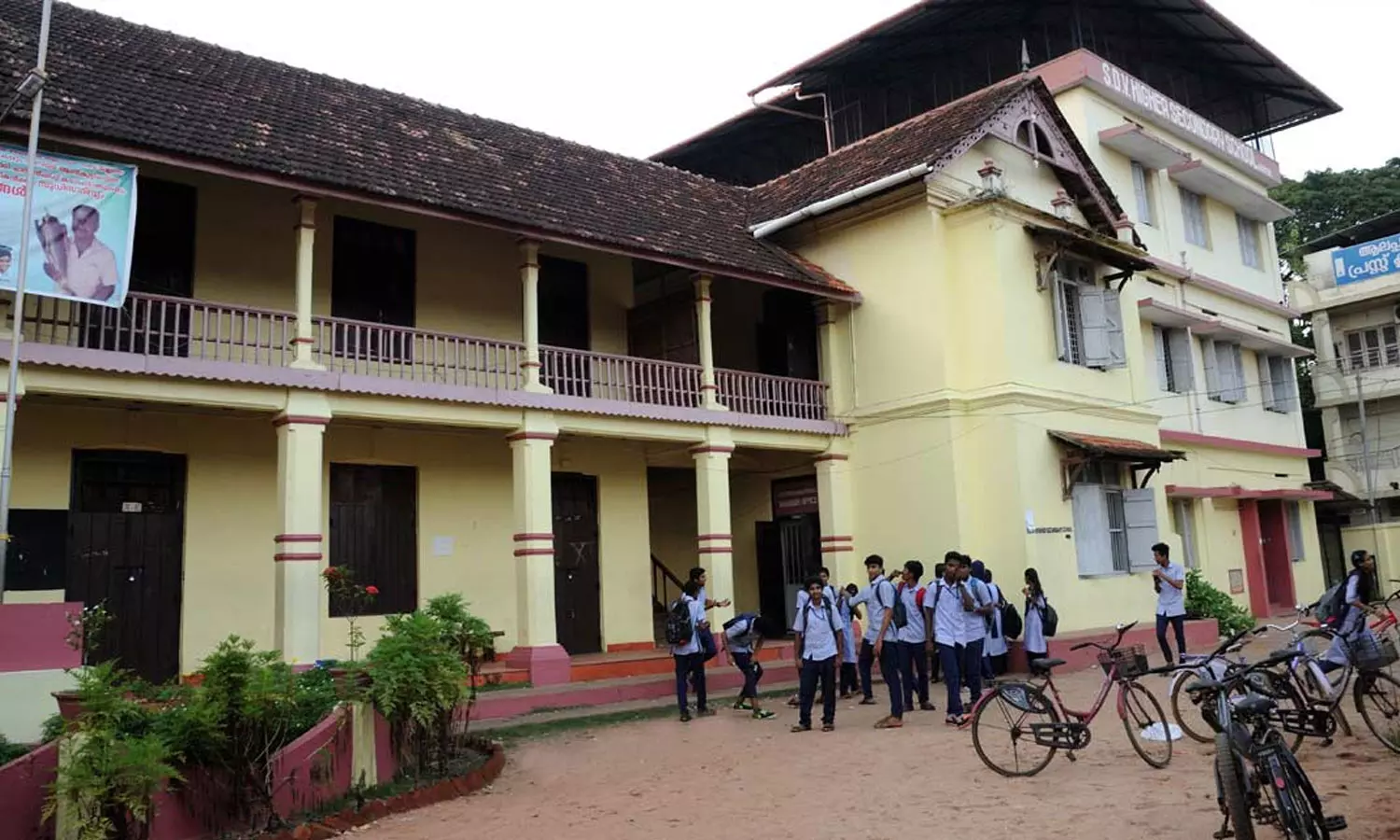 The school year ends, Plus one seats are vacant in more than 100 schools The school year ends, Plus one seats are vacant in more than 100 schools