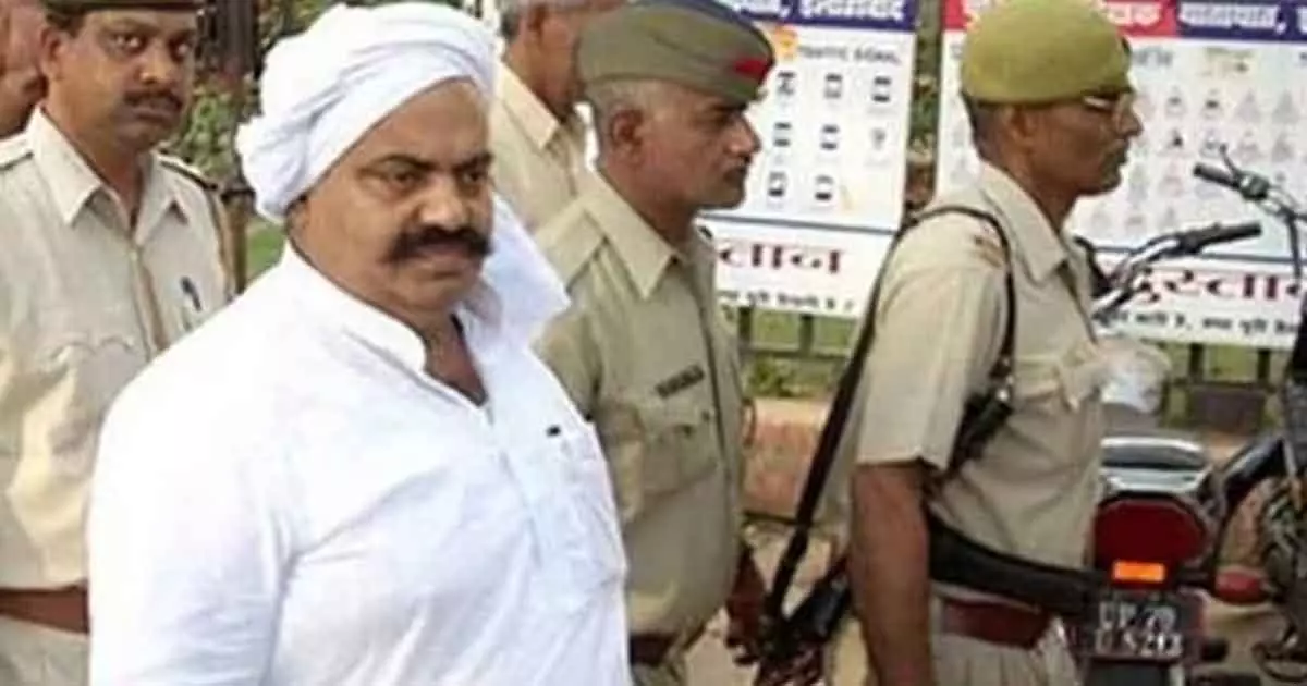 അതിഖ് അഹമ്മദിന്‍റെ അഭിഭാഷകന്‍റെ വീടിനു സമീപം ബോംബേറ്