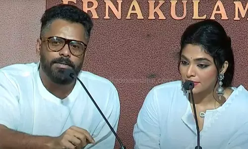 Neelavelicham, Aashiq Abu, Rima Kallingal, Tovino Thomas, നീലവെളിച്ചം, ആഷിഖ് അബു, റിമ കല്ലിങ്കല്‍, ടോവിനോ തോമസ്, ടൊവിനോ