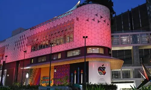 Indias first iPhone store opens in Mumbai