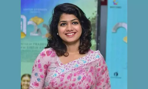 പൊറോട്ട ആദ്യം ആണുങ്ങൾക്കു കൊടുക്കും; ബാക്കിയുണ്ടെങ്കിൽ പെണ്ണുങ്ങൾക്കു കഴിക്കാം-അനാർക്കലി മരിക്കാർ പൊറോട്ട ആദ്യം ആണുങ്ങൾക്കു കൊടുക്കും; ബാക്കിയുണ്ടെങ്കിൽ പെണ്ണുങ്ങൾക്കു കഴിക്കാം-അനാർക്കലി മരിക്കാർ