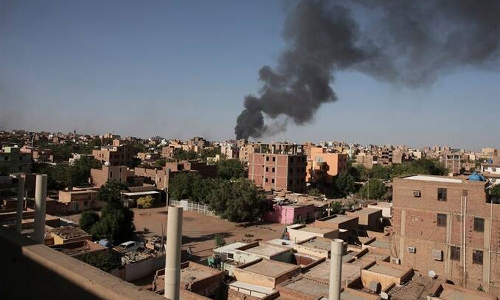 Navy ship arrives in Sudan for rescue mission
