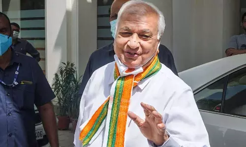  കൊച്ചിയിലേത് ഔദ്യോഗിക പരിപാടി അല്ല; പ്രധാനമന്ത്രിയുടെ പരിപാടിയിൽ പങ്കെടുക്കാതെ ഗവർണർ മടങ്ങി