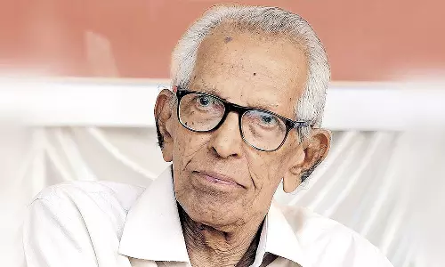 /kerala/went-to-hear-the-speech-was-not-on-stage-prof-mk-sanu-215899