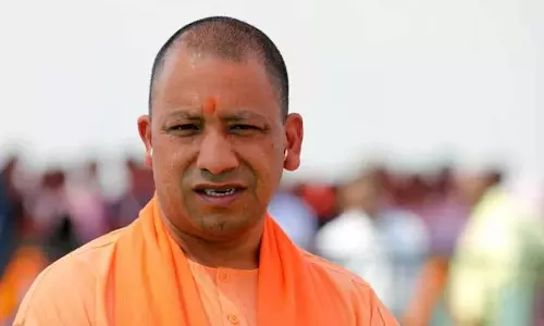 പ്രണയത്തെ എതിർത്തു; കാമുകിയുടെ പിതാവിന്റെ ഫോൺ മോഷ്ടിച്ച് യോഗിക്ക് വധഭീഷണി മുഴക്കി യുവാവ്